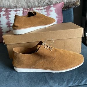 Nisolo Men’s Lightweight Flex Derby travel shoes